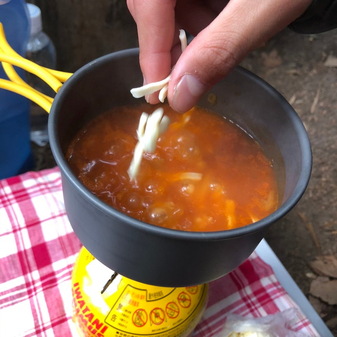 しばらく煮てから仕上げにチーズを。