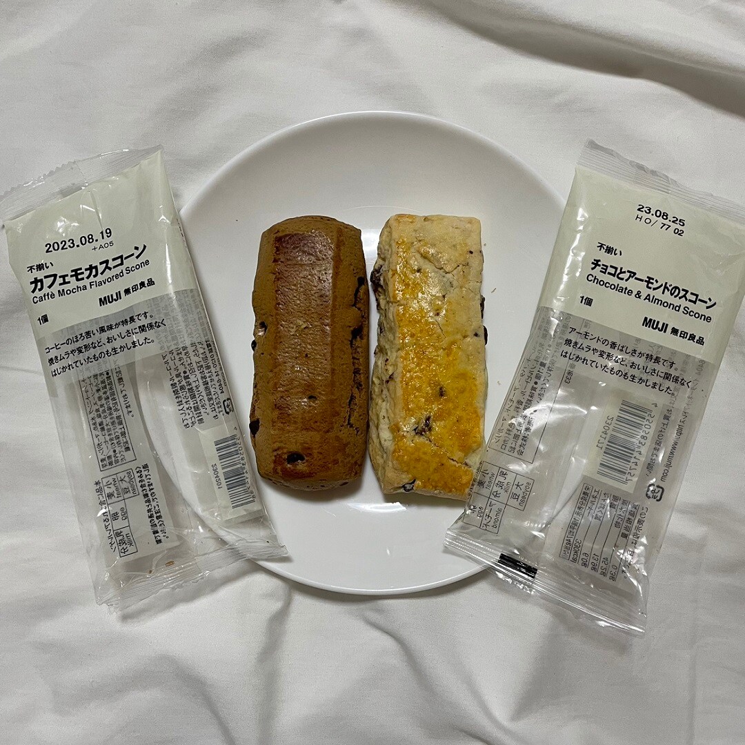 カフェモカスコーンとチョコとアーモンドのスコーンの写真