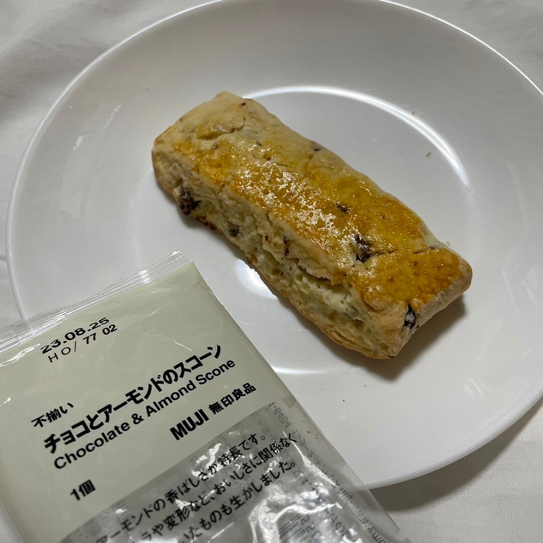 チョコとアーモンドのスコーンの写真