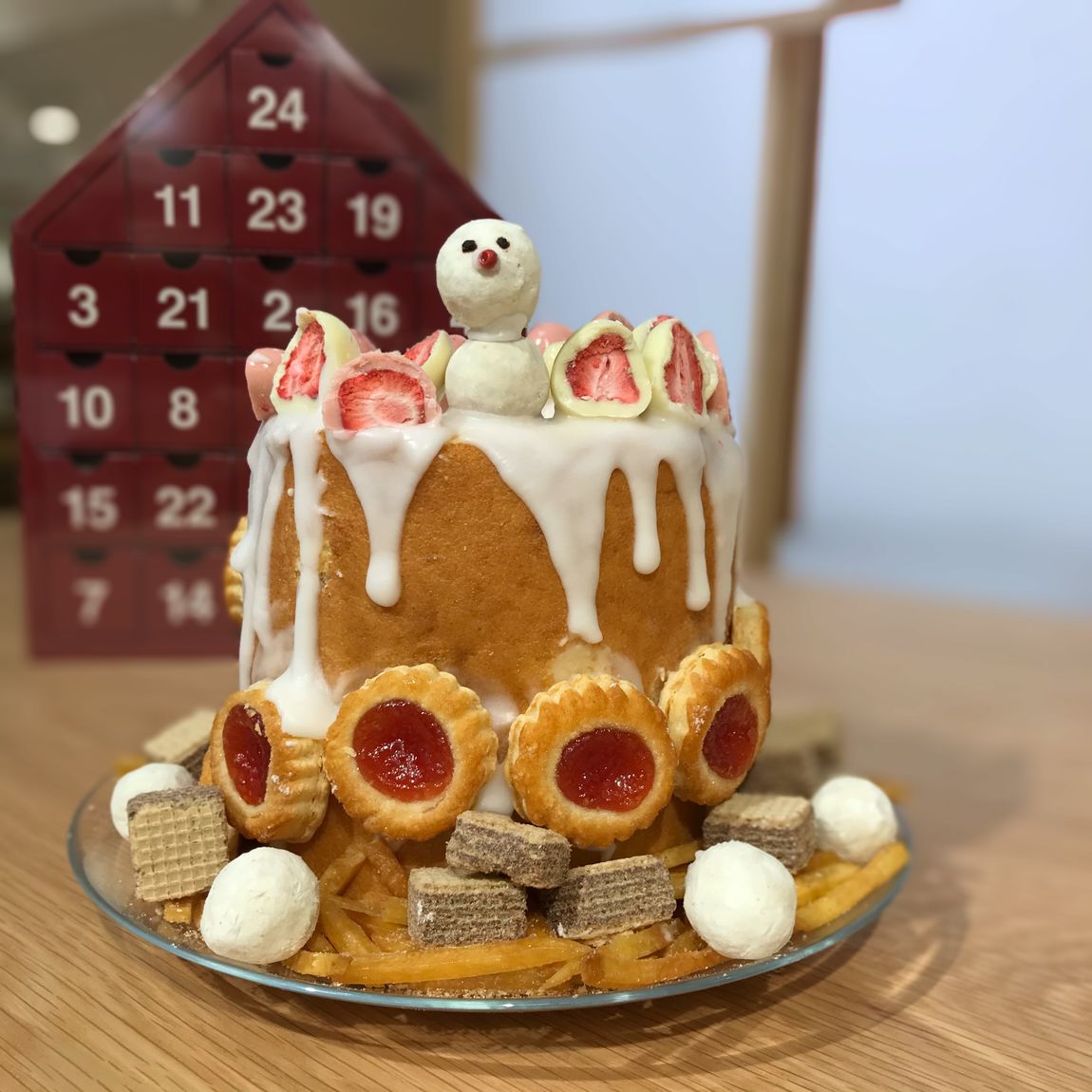 【ルミネ立川】「特大バウム」でクリスマスデコレーション