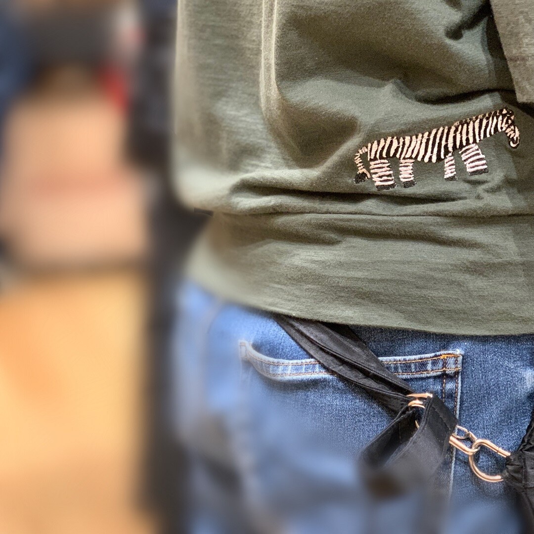 シマウマTシャツを着たスタッフ