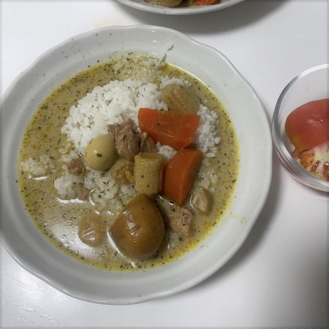 素材を生かしたとんこつと和風だしのクリーミースープカレー