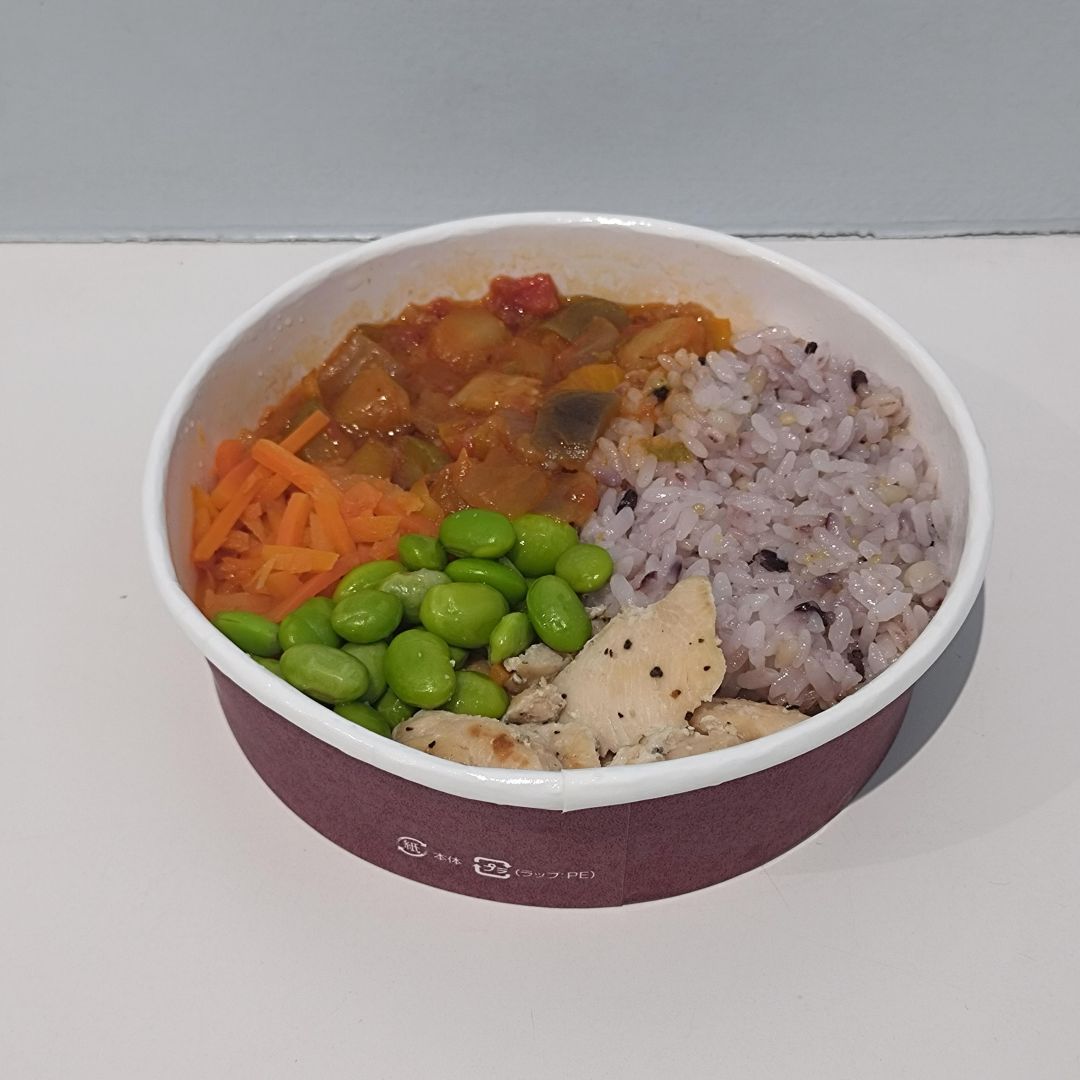 『１／３日分の野菜を使った雑穀ごはん　ラタトゥイユとペッパーチキン』