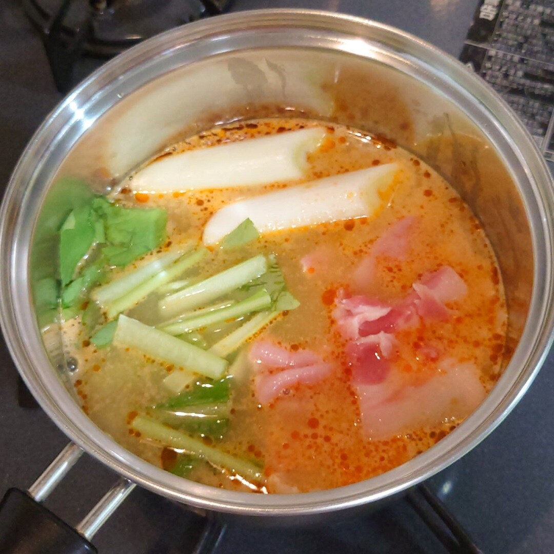 【アミュプラザ鹿児島】ひとり分からつくれる鍋の素を使った『胡麻味噌黒豚うどん』