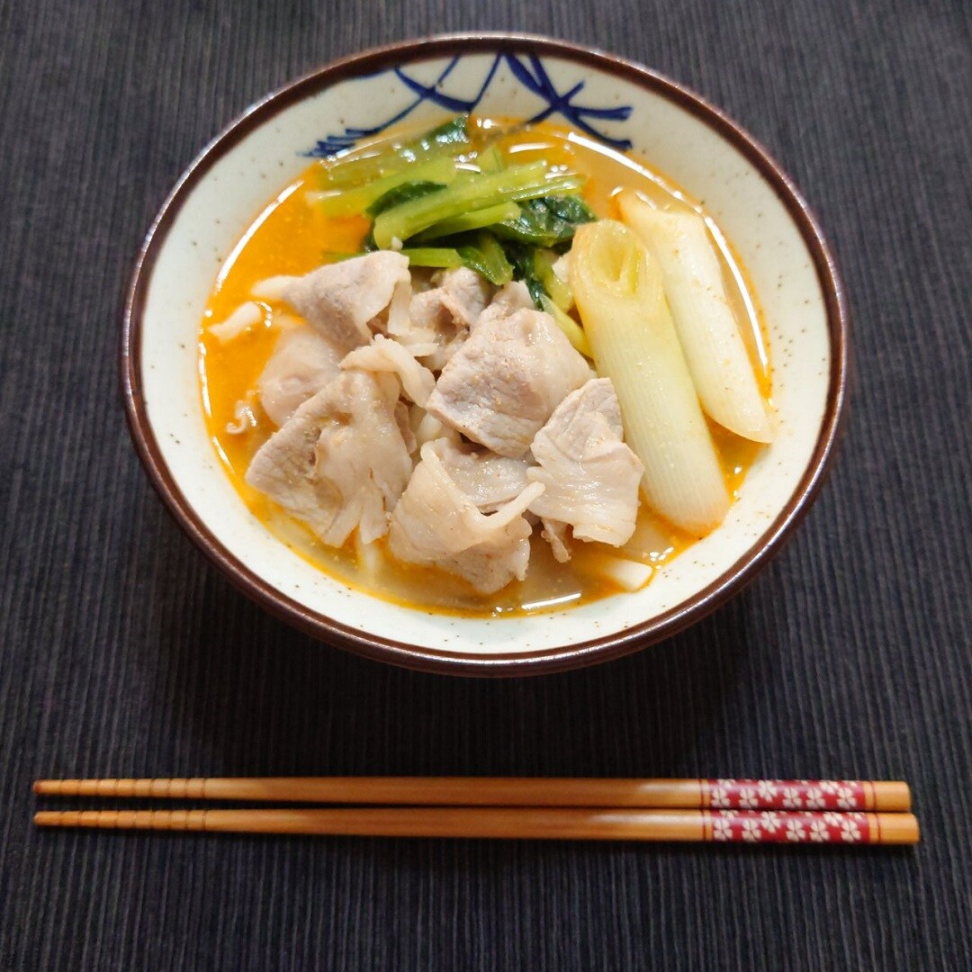 【アミュプラザ鹿児島】ひとり分からつくれる鍋の素を使った『胡麻味噌黒豚うどん』