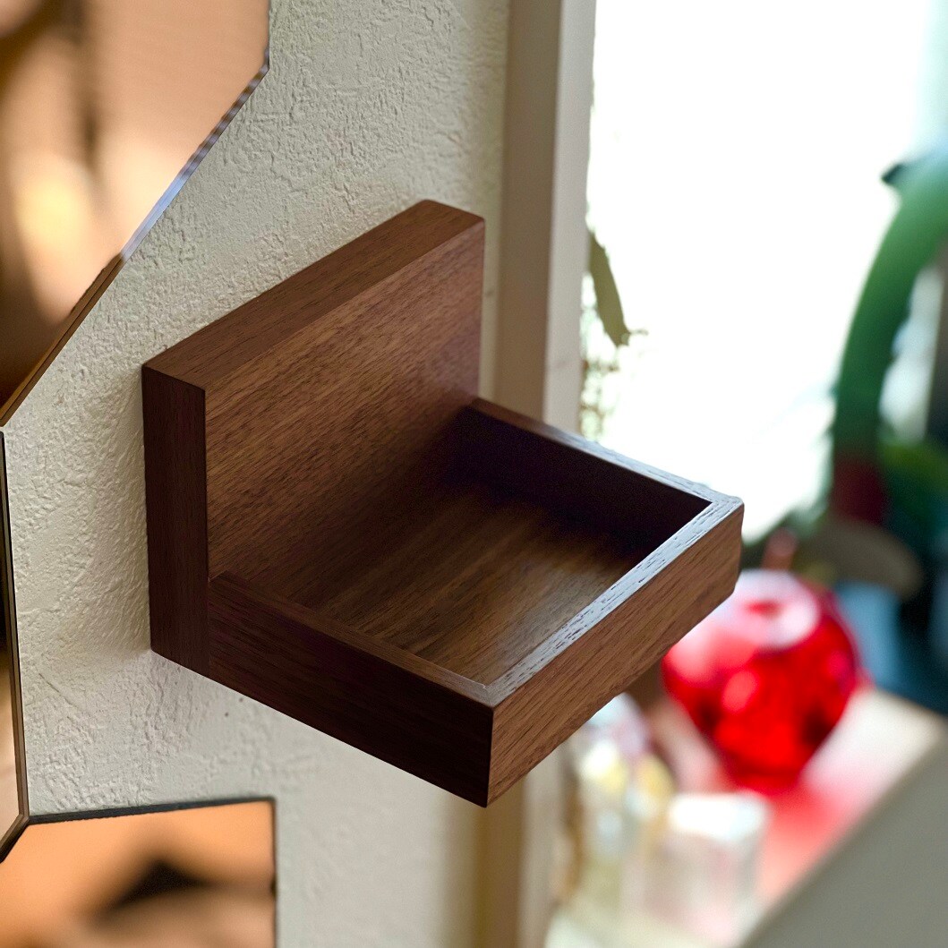 壁につけられる家具