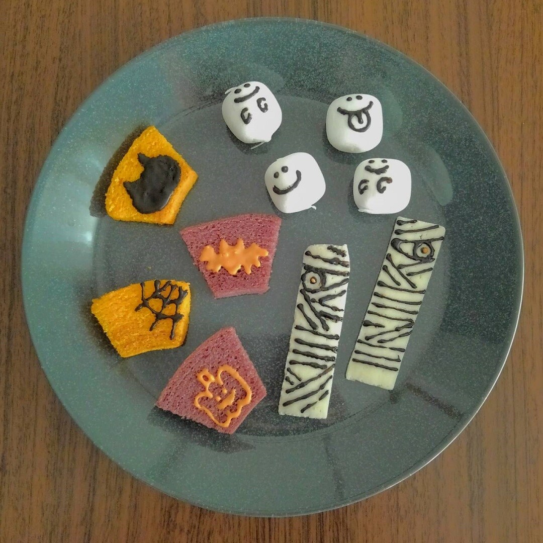 ☆写真　お菓子の乗ったお皿