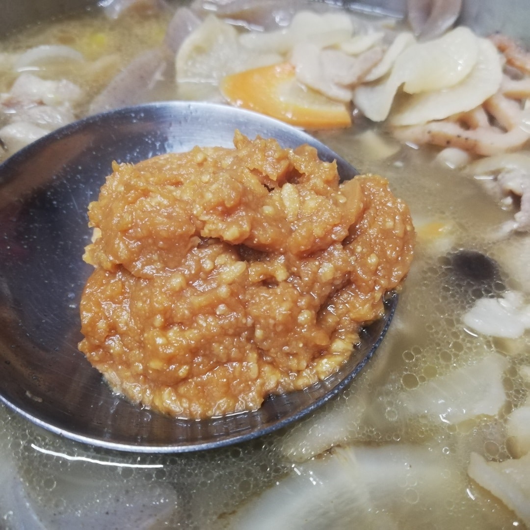 味噌を鍋に投入