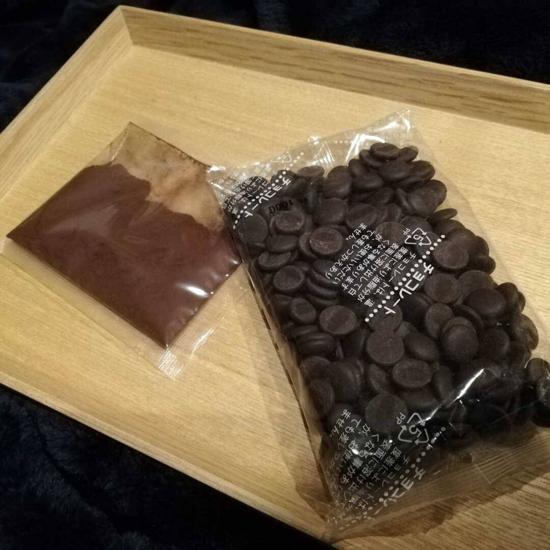 チョコレートとココアパウダー
