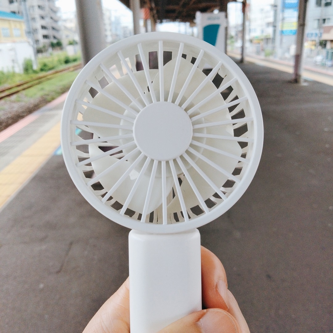 電車のホームの写真