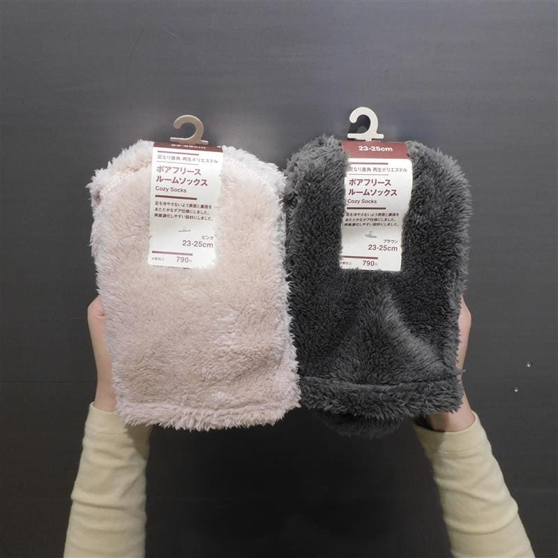 ピンクとブラウンのソックス