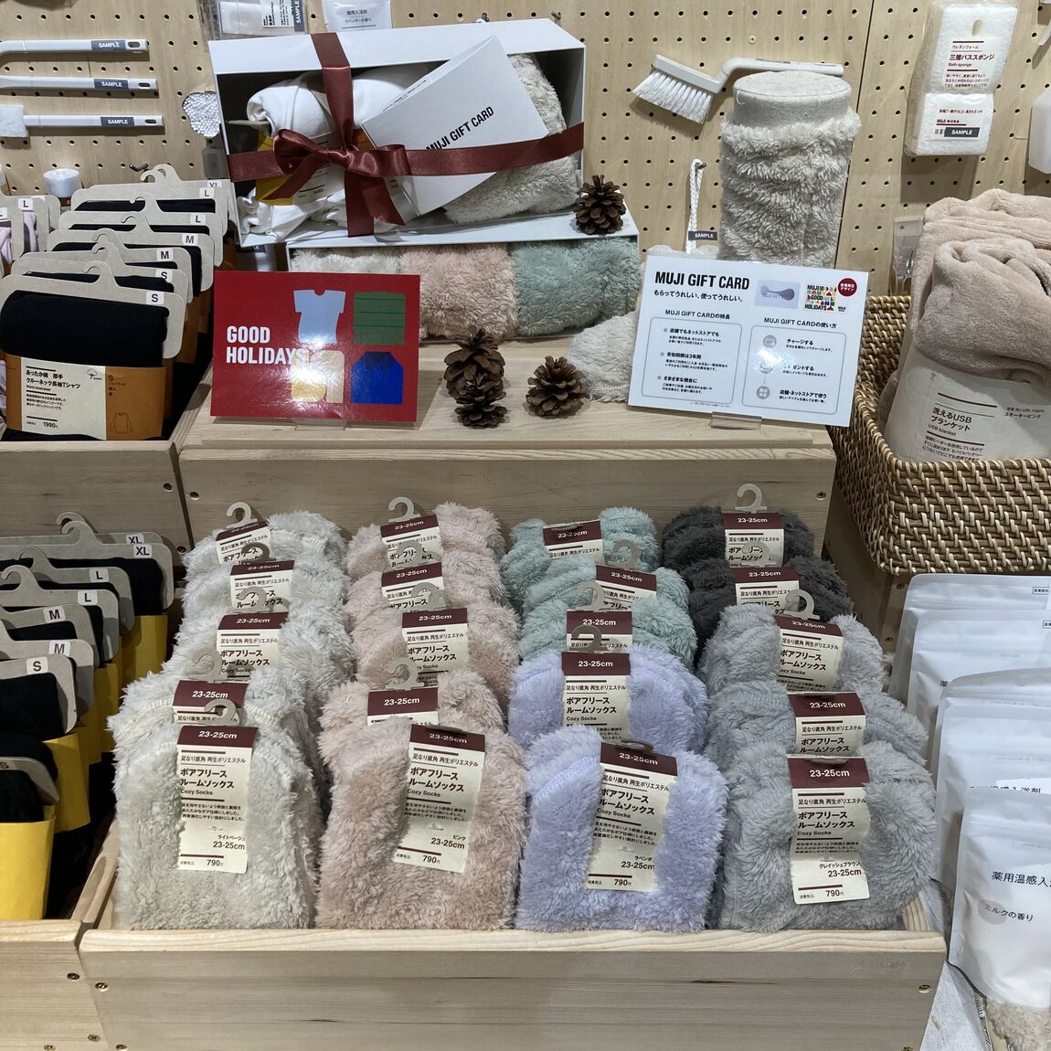 商品が陳列されている