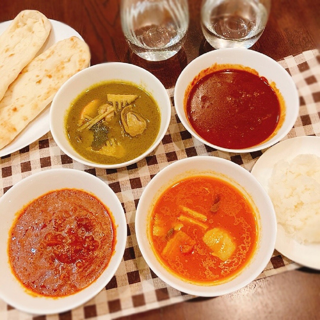 カレーの食べ比べの画像