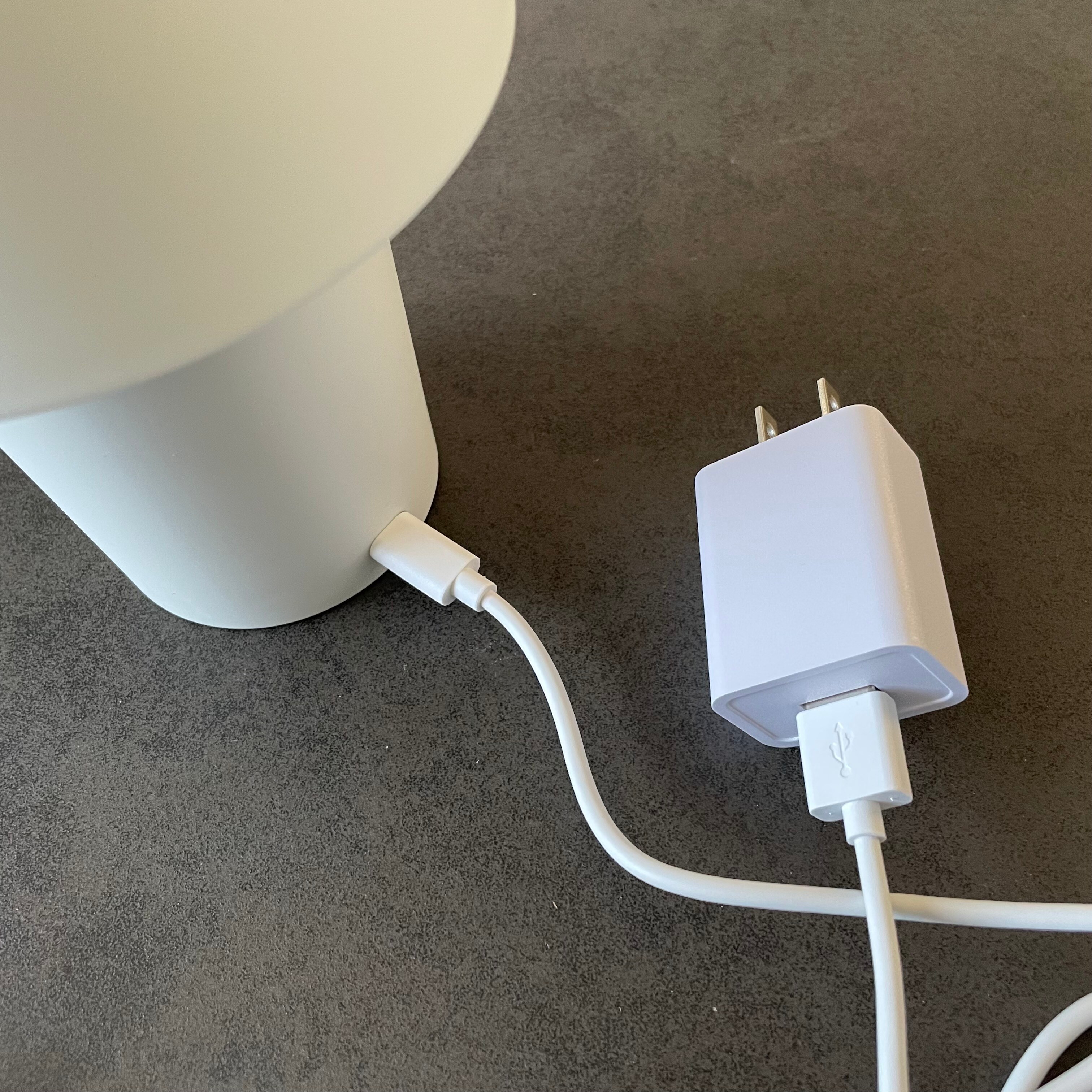 コードを差し込んで電源を入れる