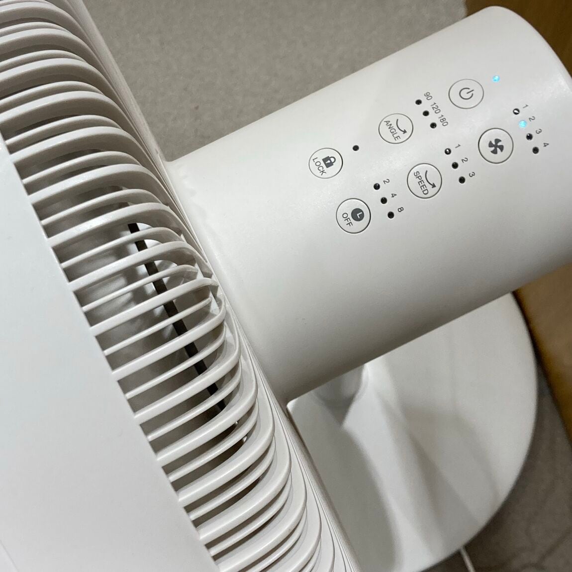【イオンSENRITO】首振り範囲が調節できる　DC扇風機_XEj33Q