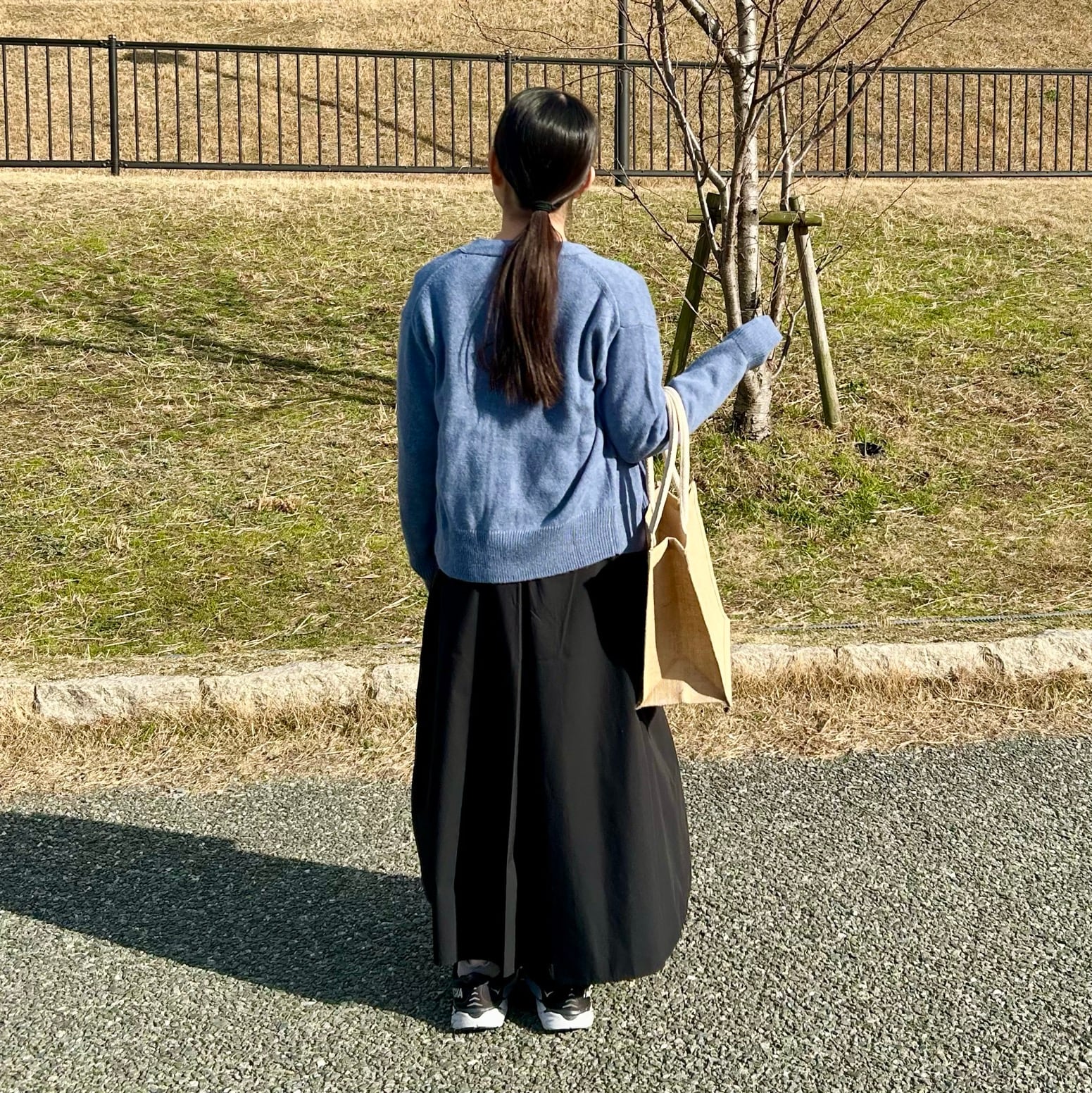 ワンピースを着た人（後ろ）