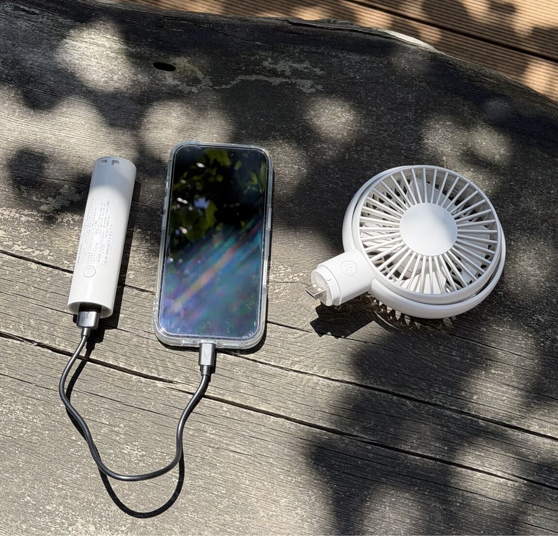 角度が変えられる充電式ハンディファン
