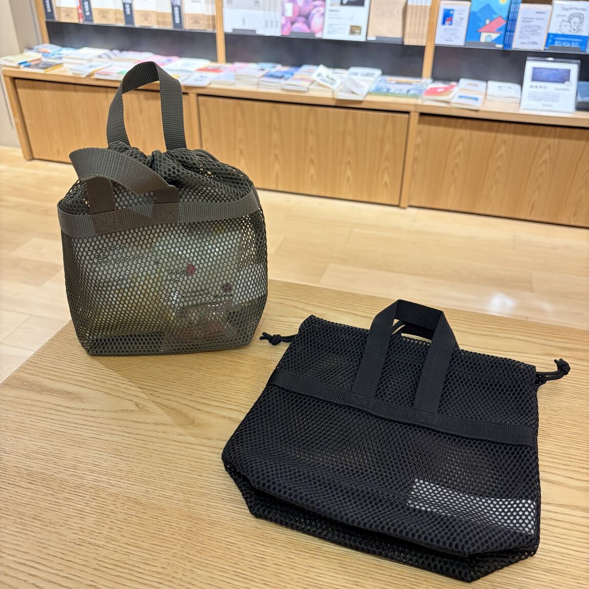 立体メッシュで、夏のおでかけをもっと身軽に_x1xx7D