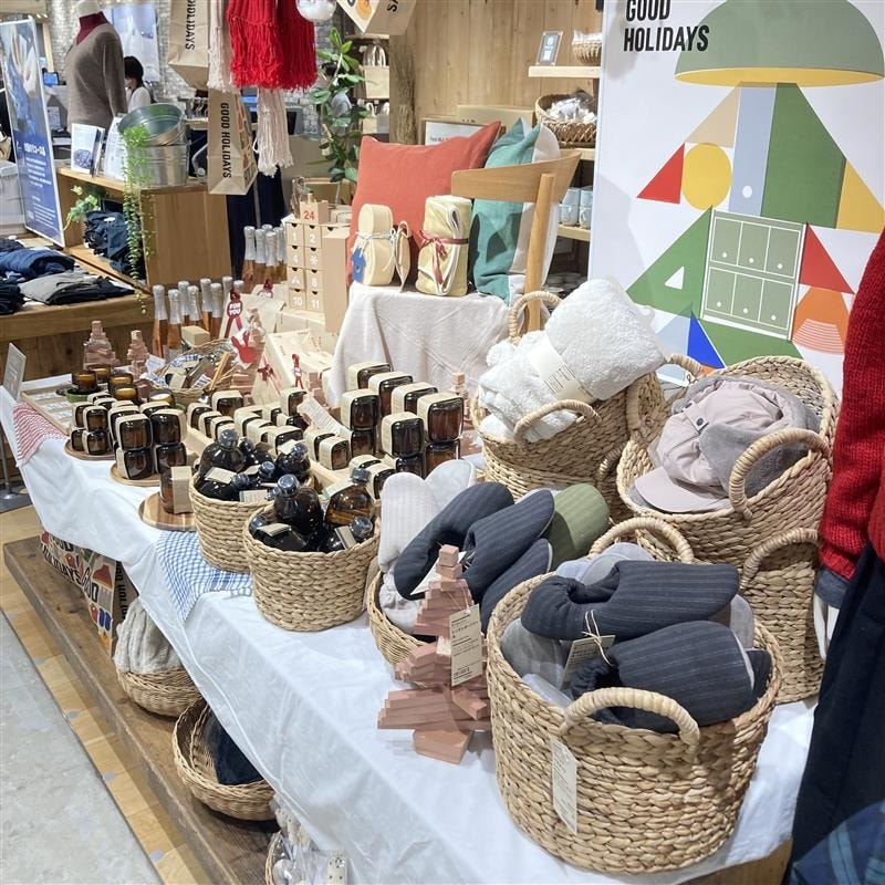 045791_20251201_03_00