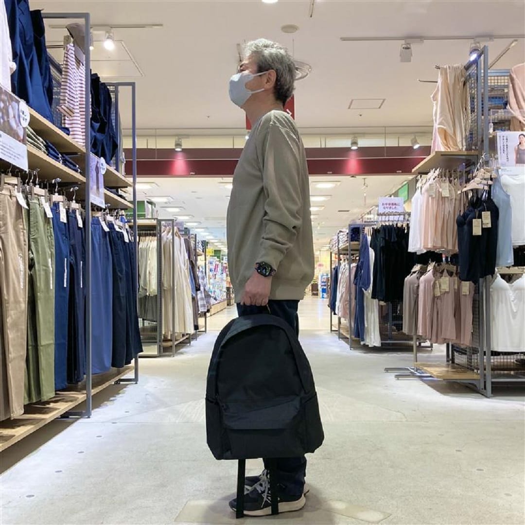 【イオンスタイル河辺】紳士服スナップ写真右向き