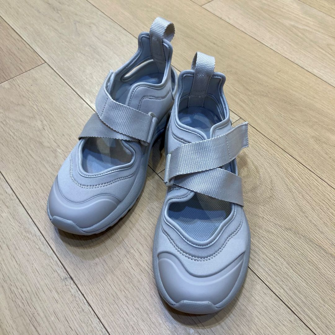 【イオンスタイル河辺】スニーカーサンダルのサンドベージュの写真