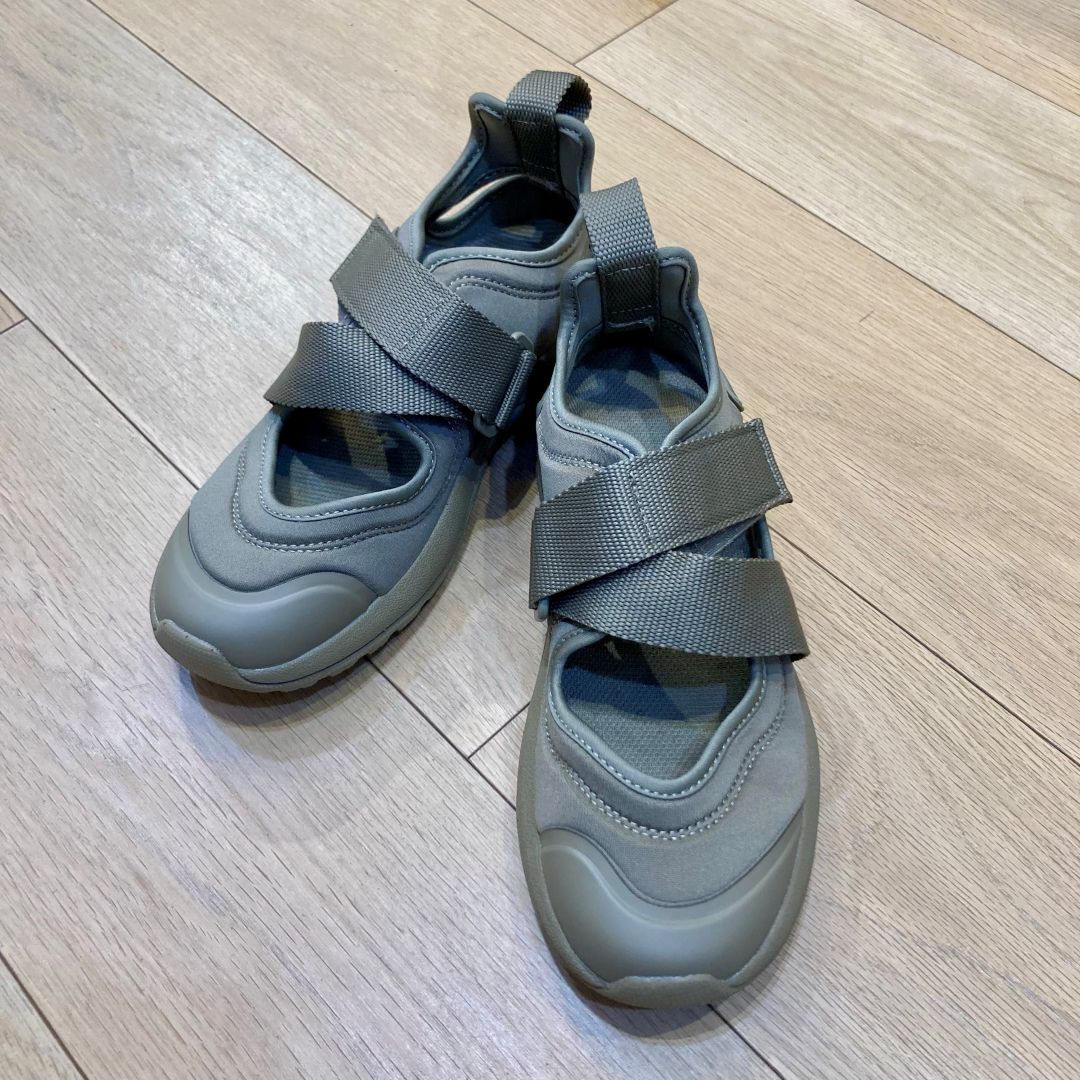 【イオンスタイル河辺】スニーカーサンダルのキャメルの写真