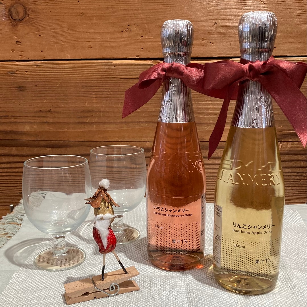 商品とグラスの写真