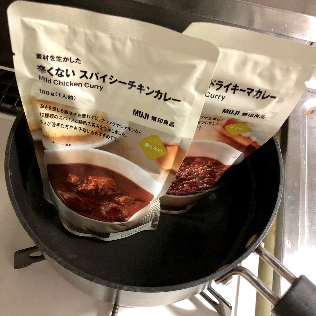 カレー煮ている画像
