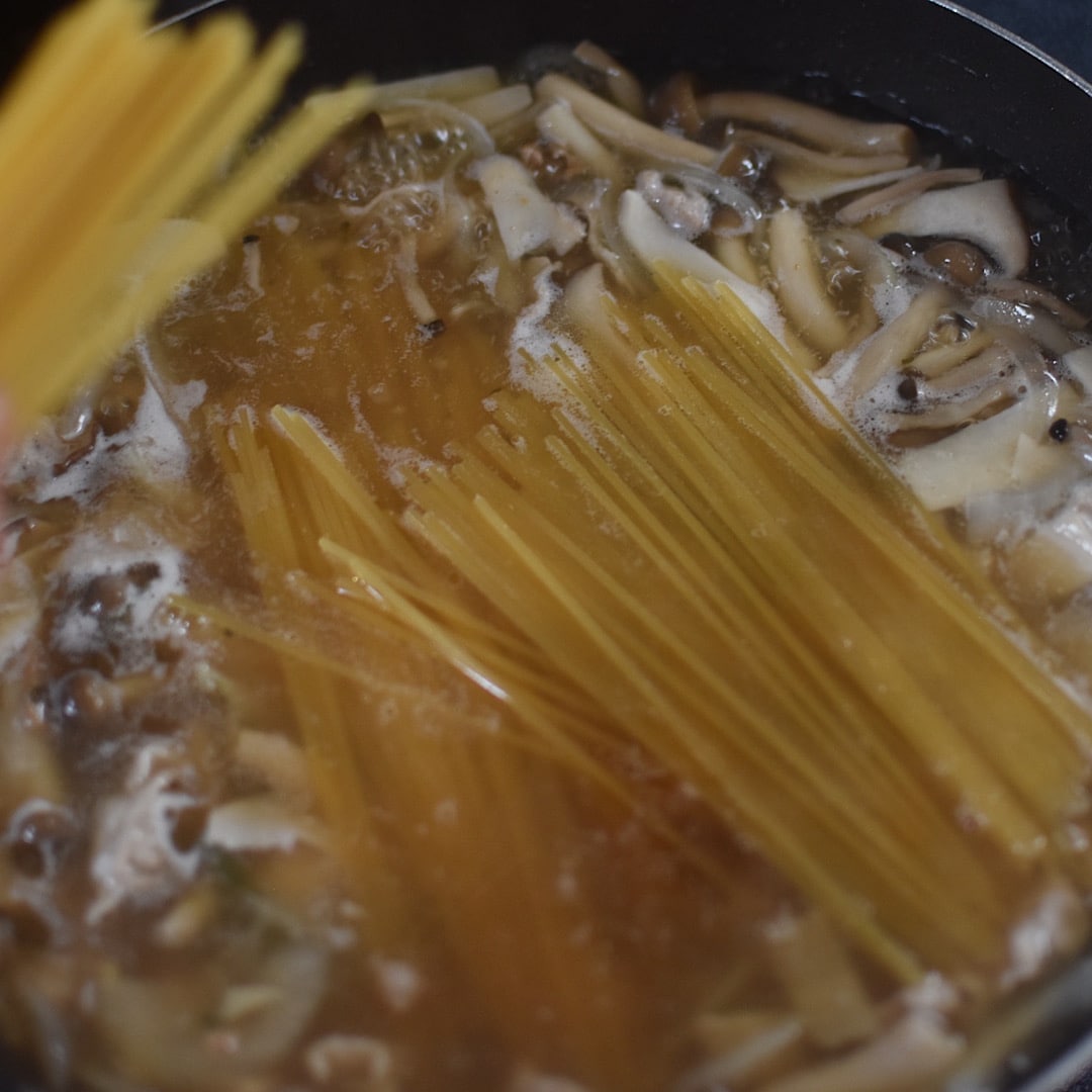 【ホテルメトロポリタン鎌倉】炊き込みごはんの素　松茸ごはんで煮込みパスタ_1UhS4n
