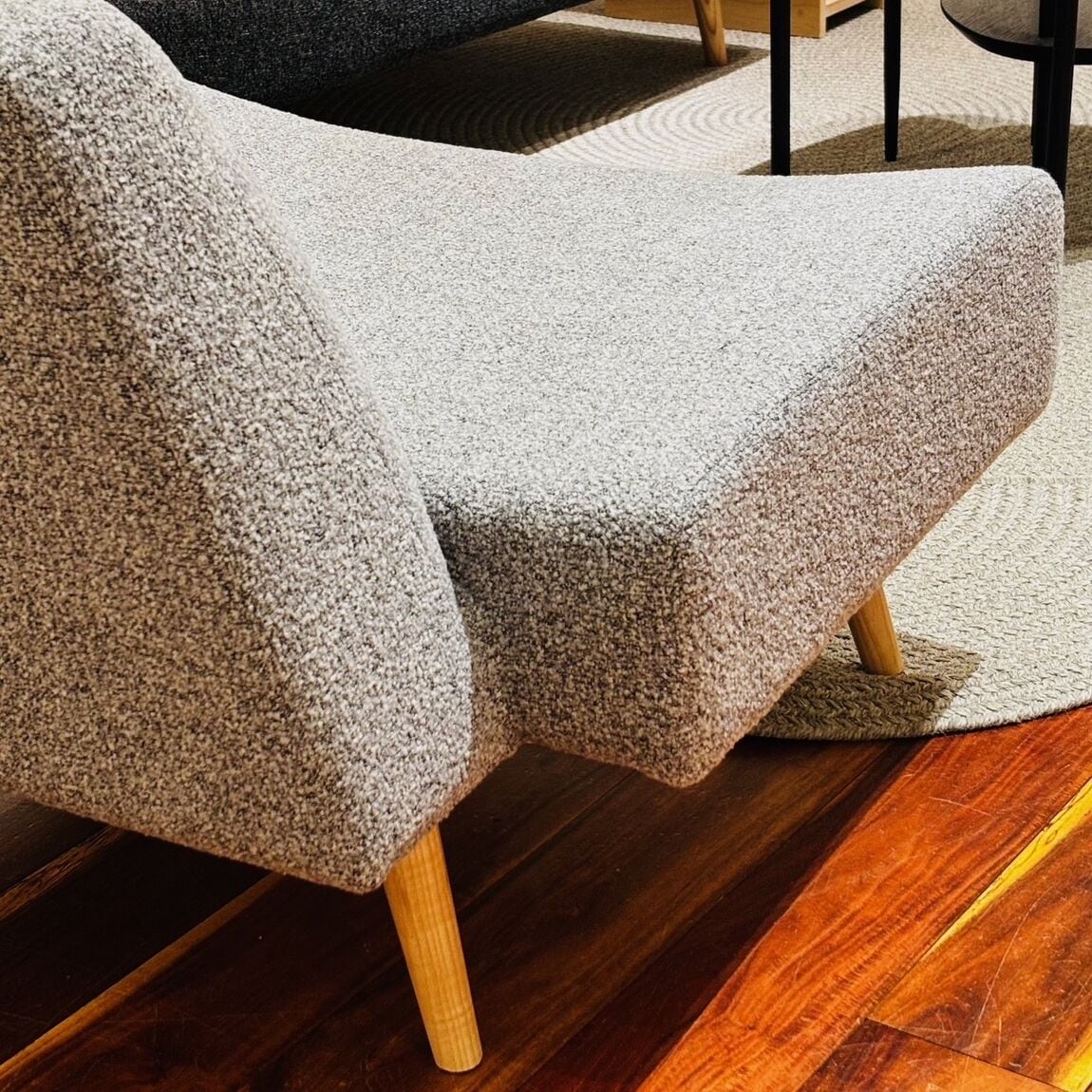 ロングセラーのアーオソファの張地がリニューアルしました