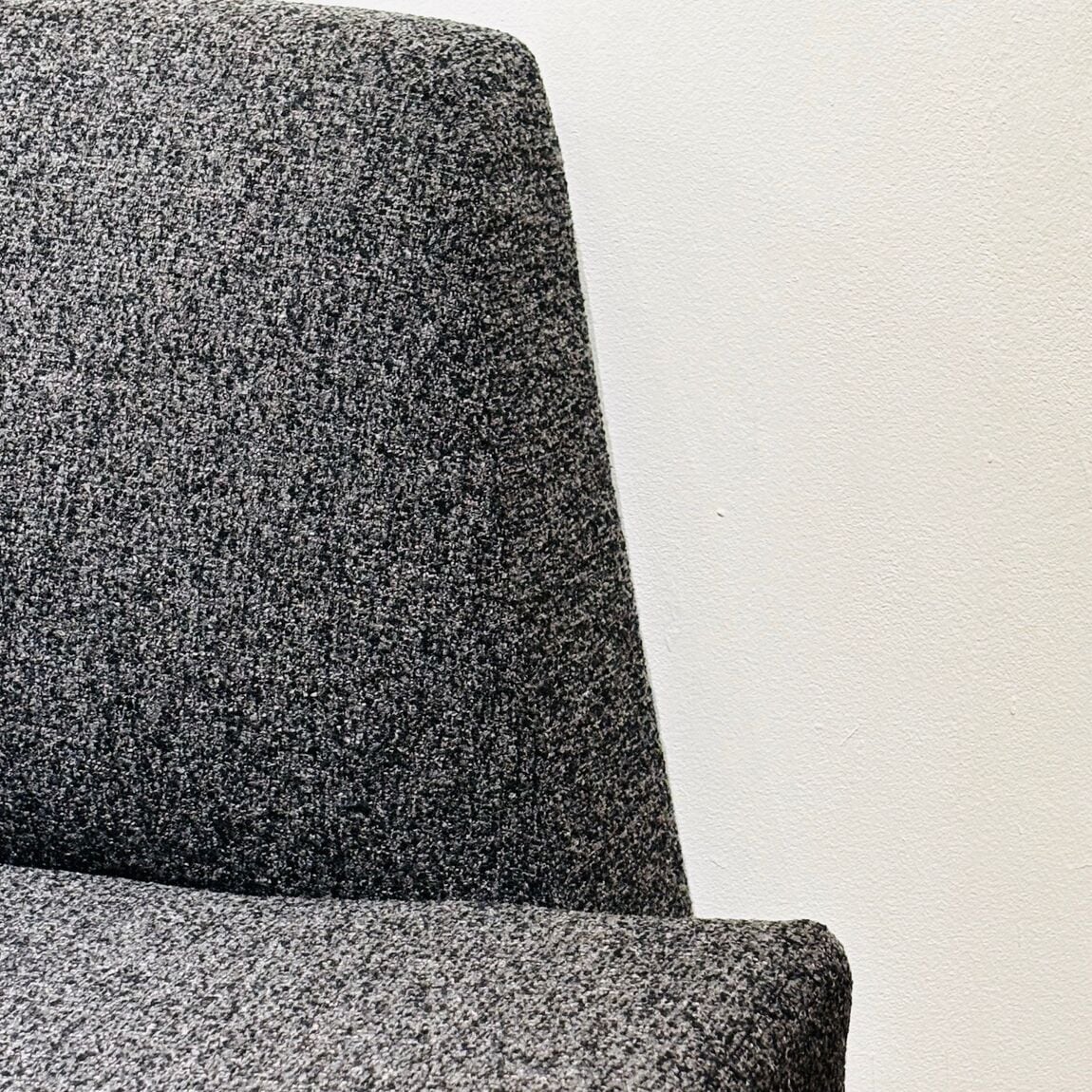 ロングセラーのアーオソファの張地がリニューアルしました