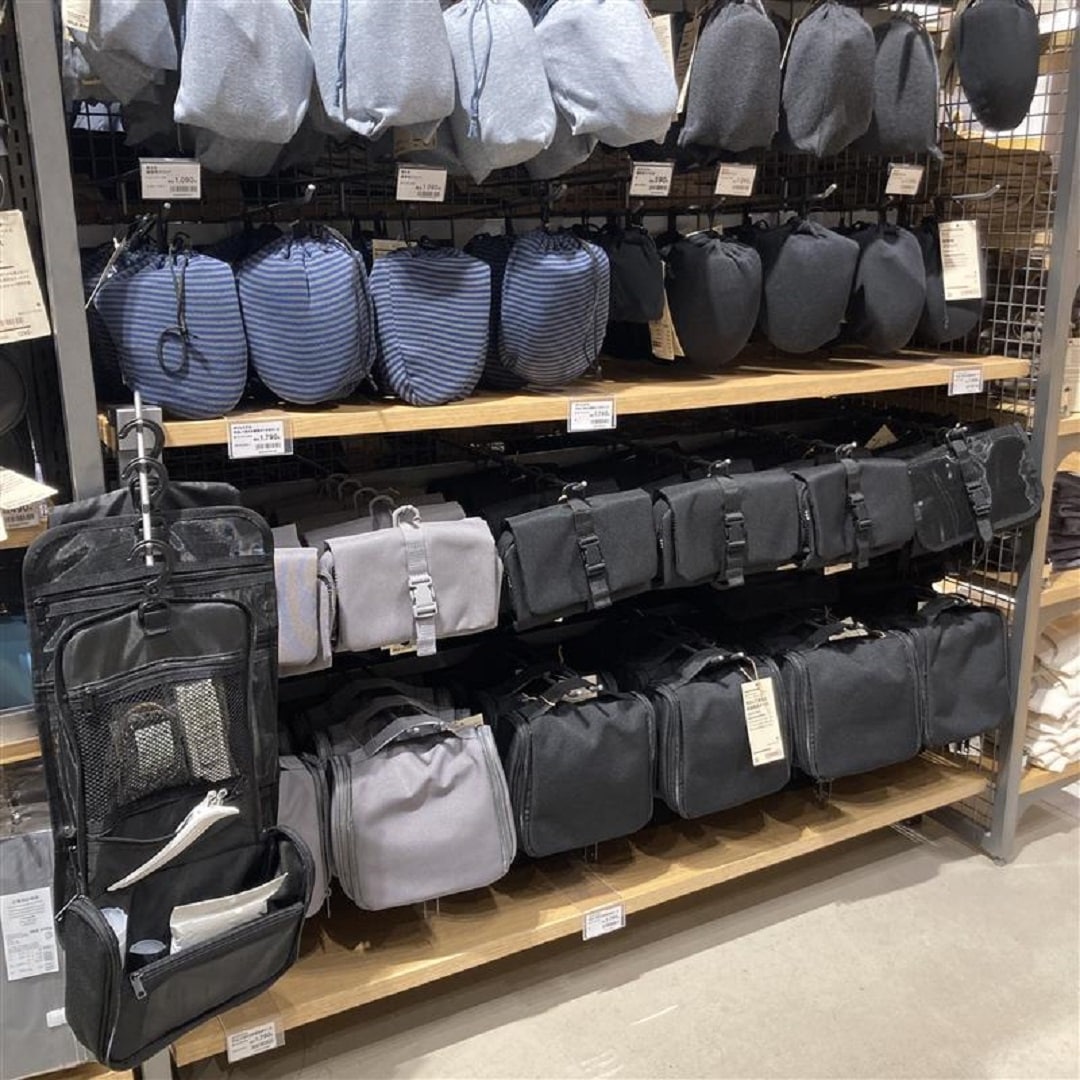 吊るして使える洗面用具ケース　売場