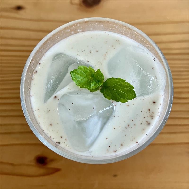 【みのおキューズモール】爽やかな一杯。牛乳で作るチョコミントラテをご紹介。