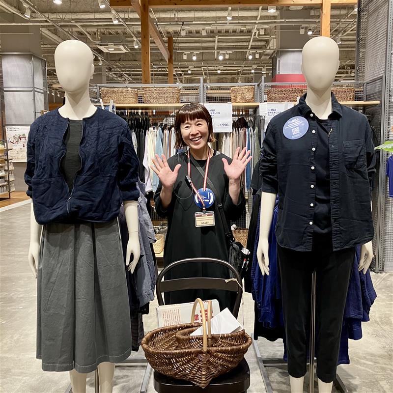 【みのおキューズモール】「ReMUJI 」のやわらかな風合いを生かしたナチュラルコーデ。