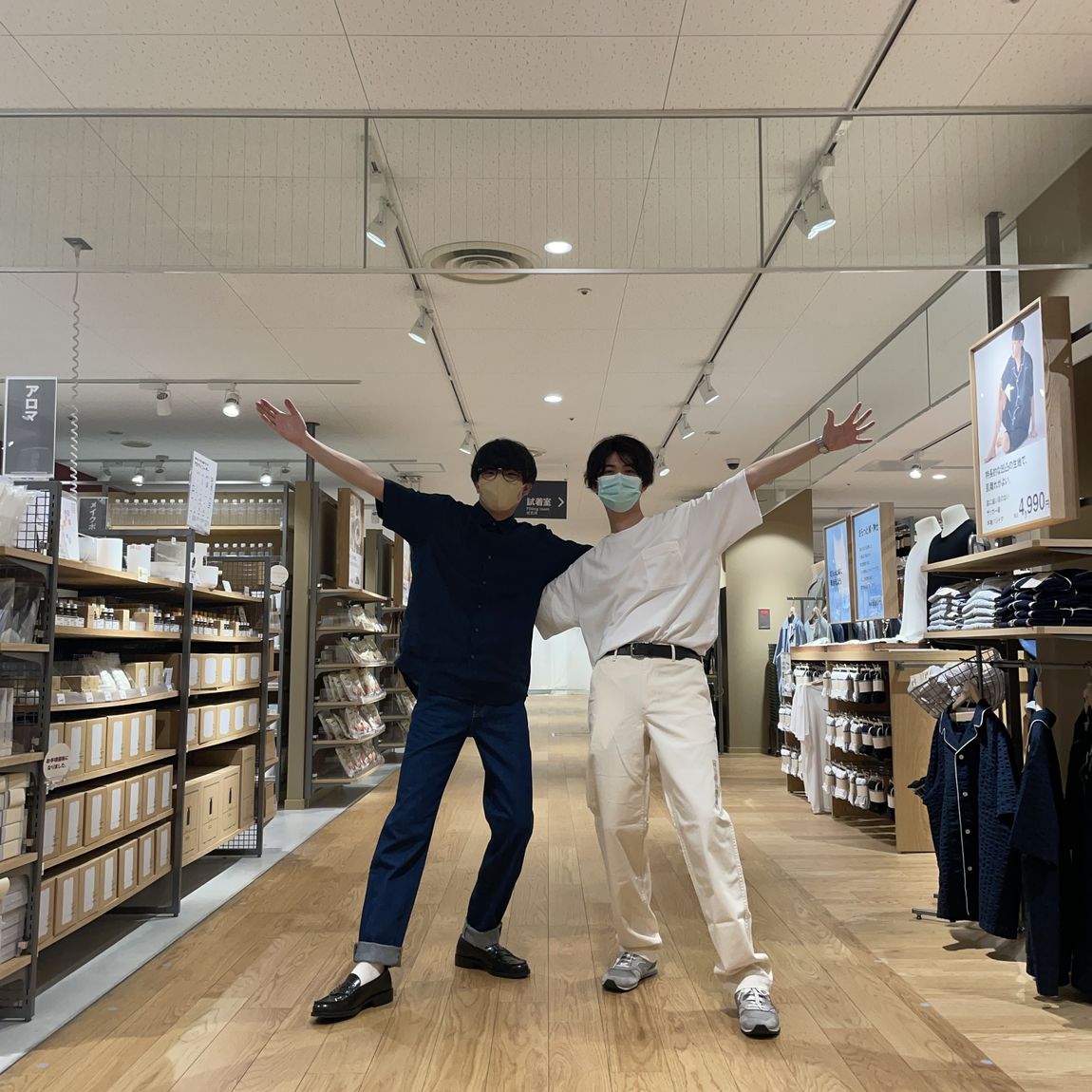 男性スタッフ2人の写真