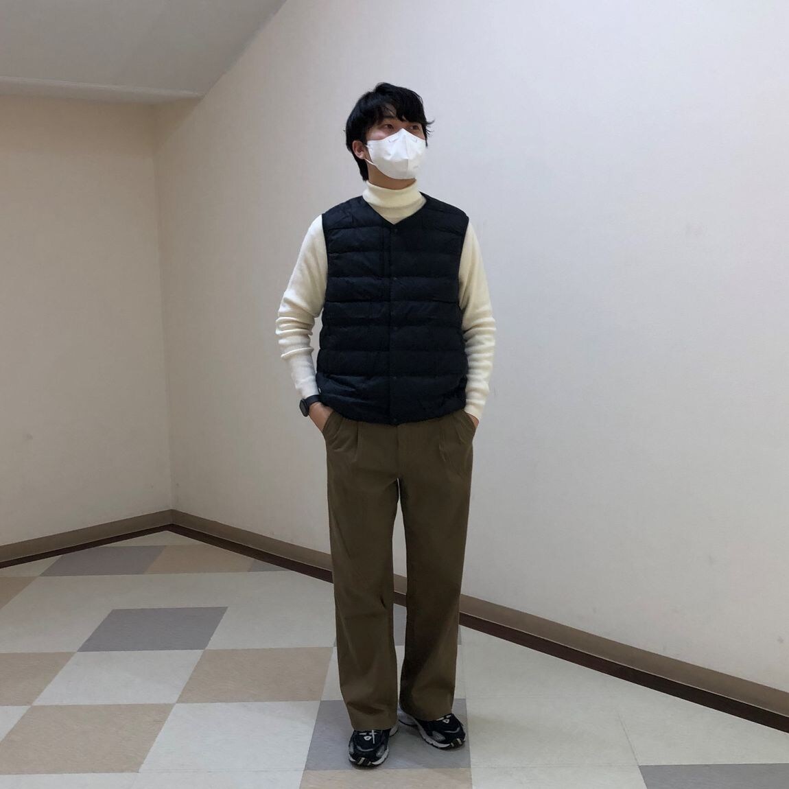 軽量ダウンノーカラーベスト（帯電防止裏地）