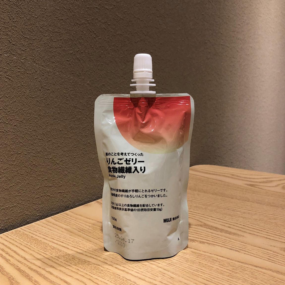 リンゴ味のゼリー並ぶ写真