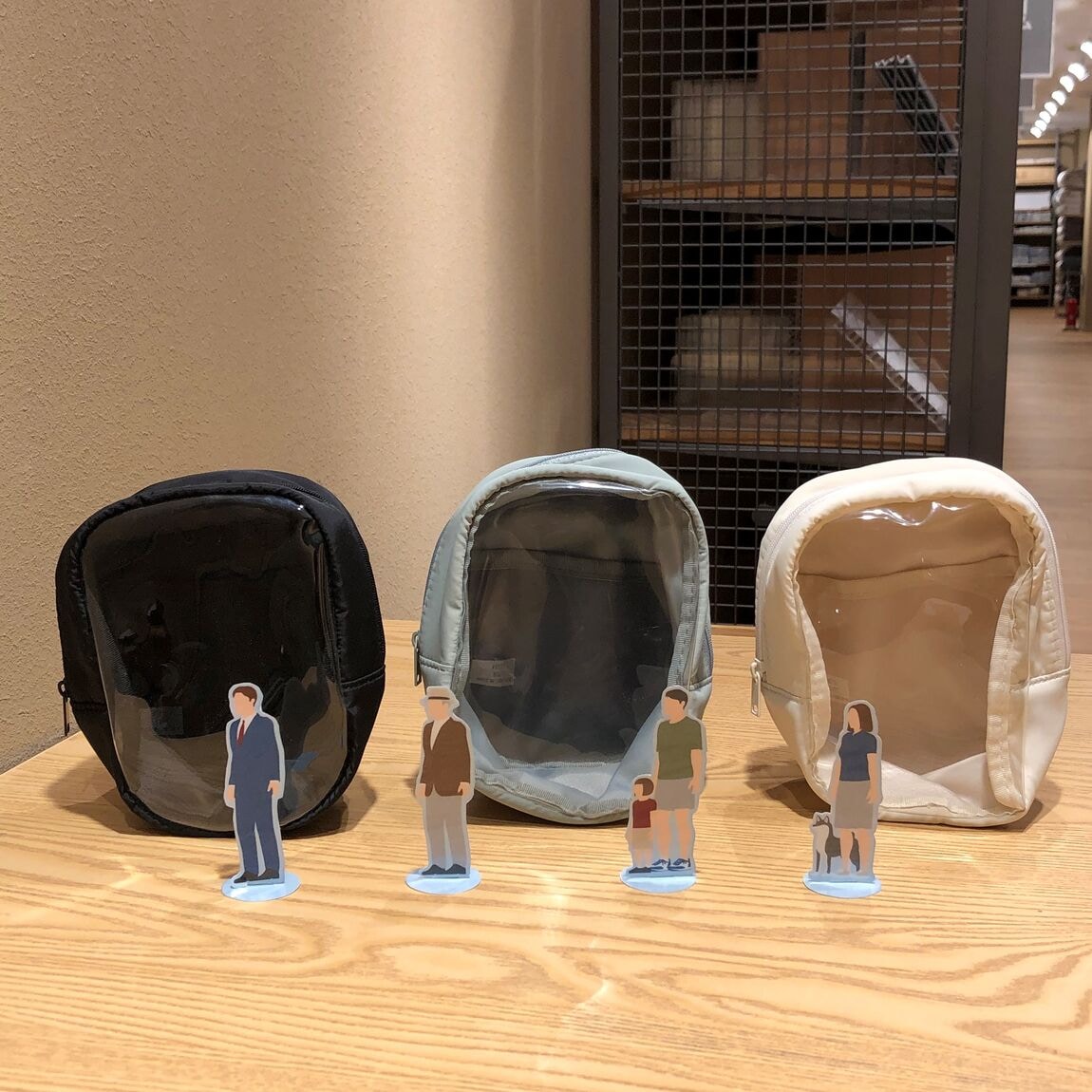 吊るせるコレクションポーチ　