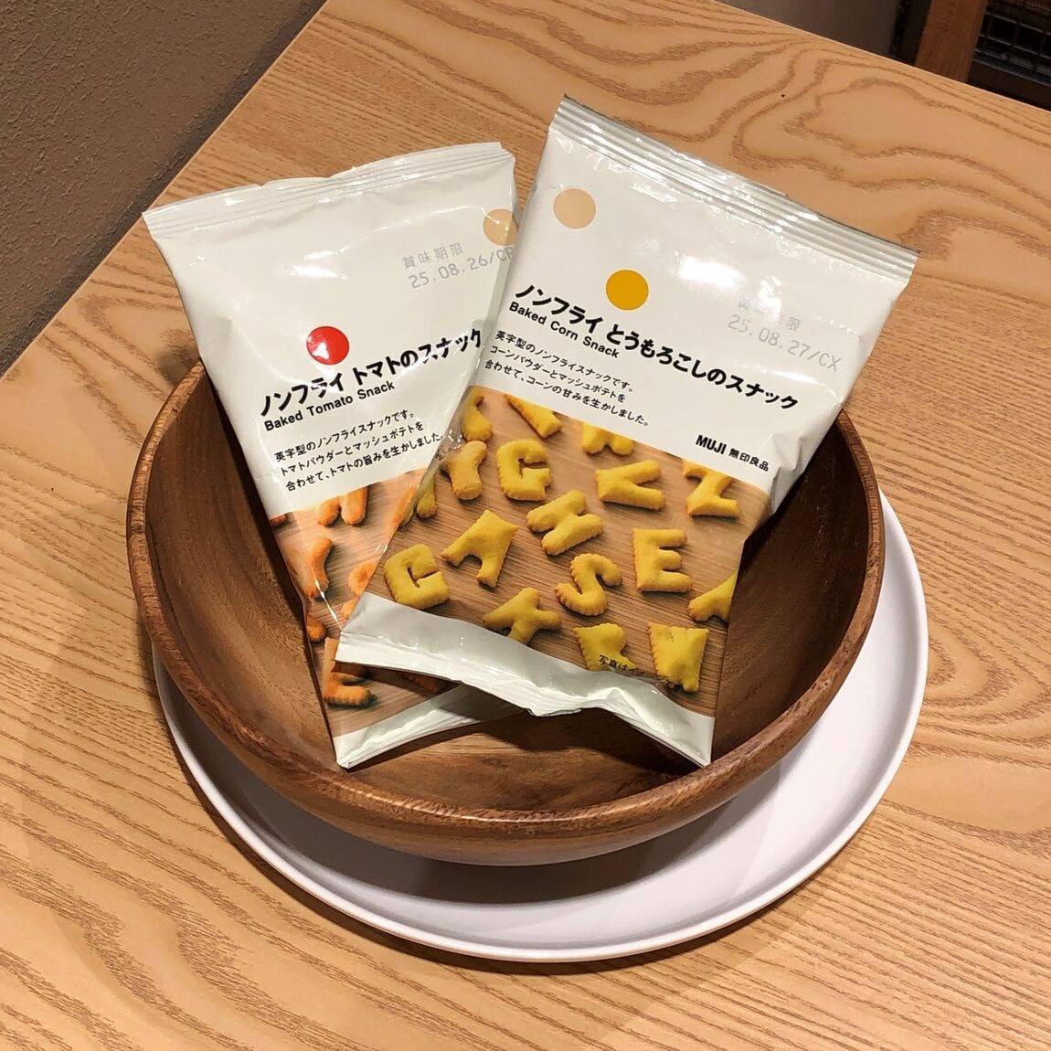 ノンフライ　とうもろこしのスナック　ノンフライ　トマトのスナック
