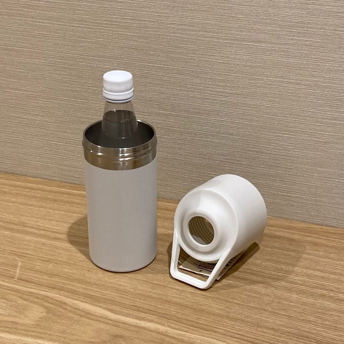 冷やしたまま持ち運べる　ペットボトル用保冷ホルダー