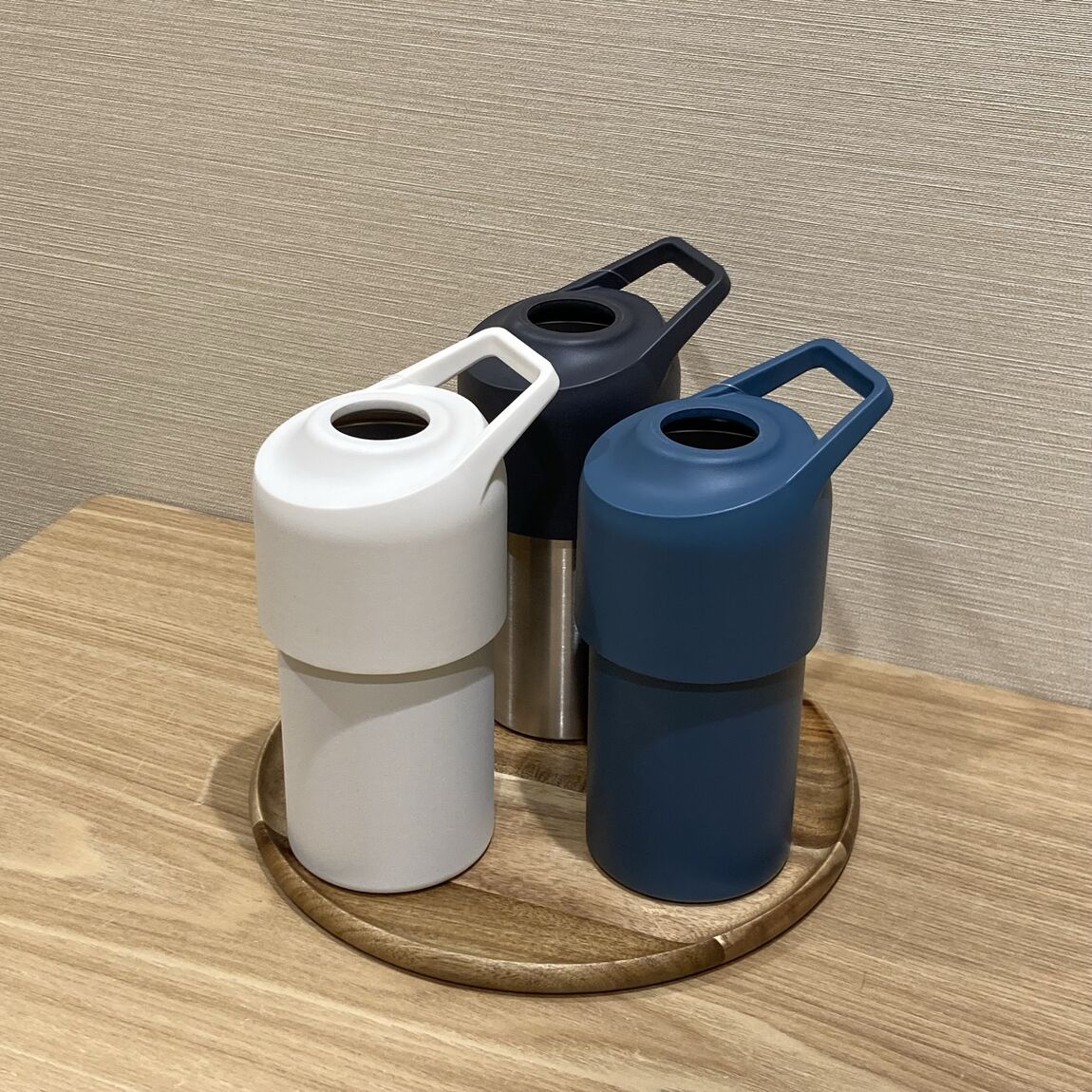 冷やしたまま持ち運べる　ペットボトル用保冷ホルダー　