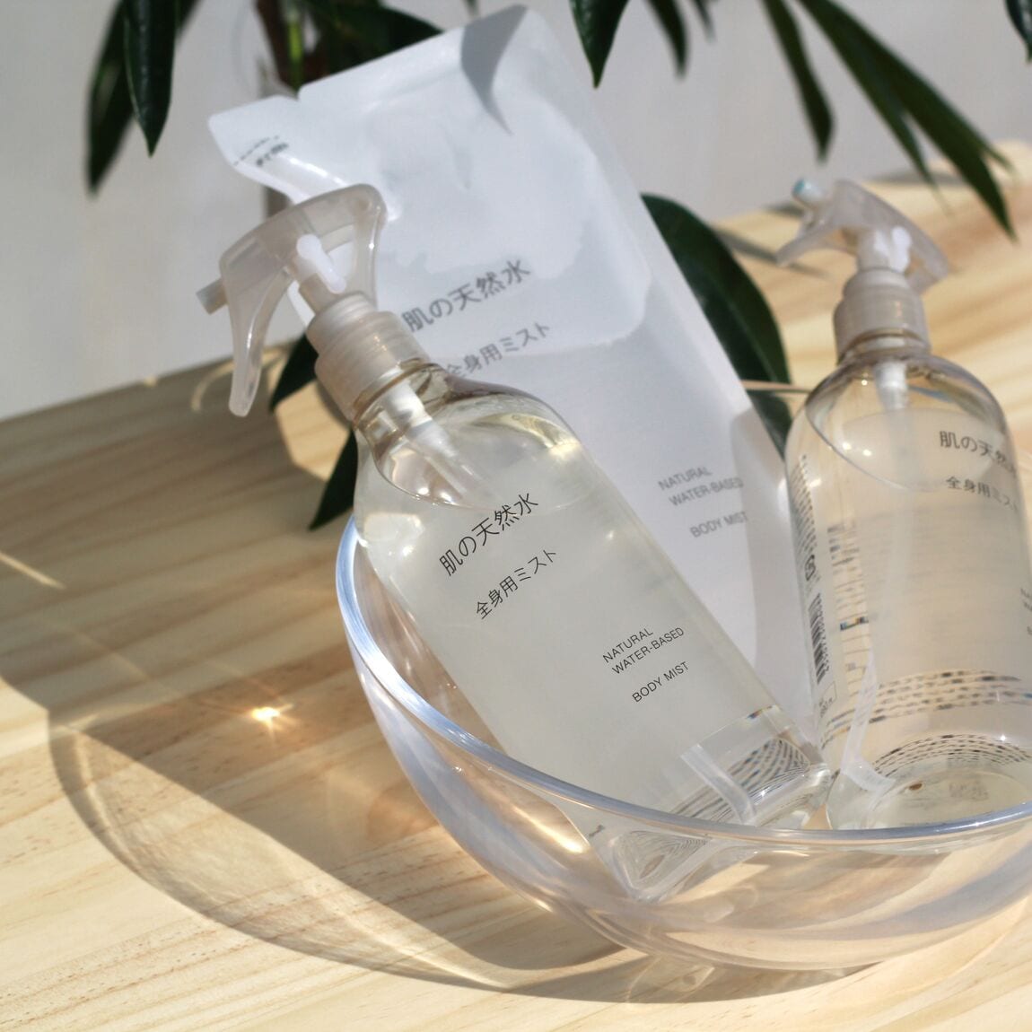 肌の天然水　本体と詰替用の画像