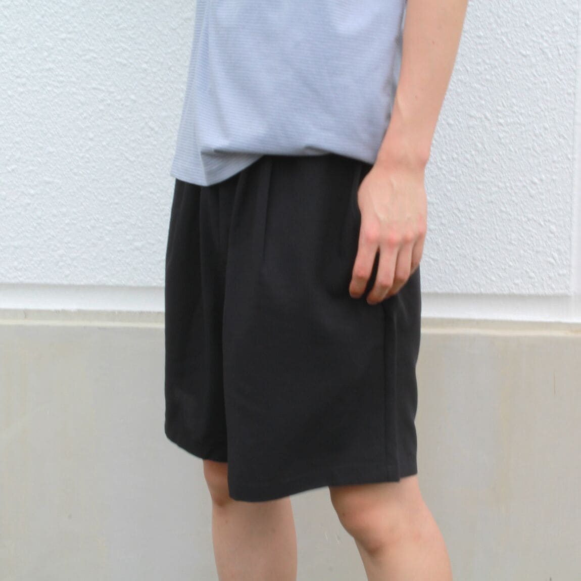 紳士　風を通すショートパンツ