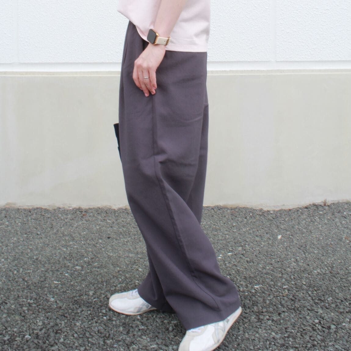 婦人　風を通すイージーパンツ