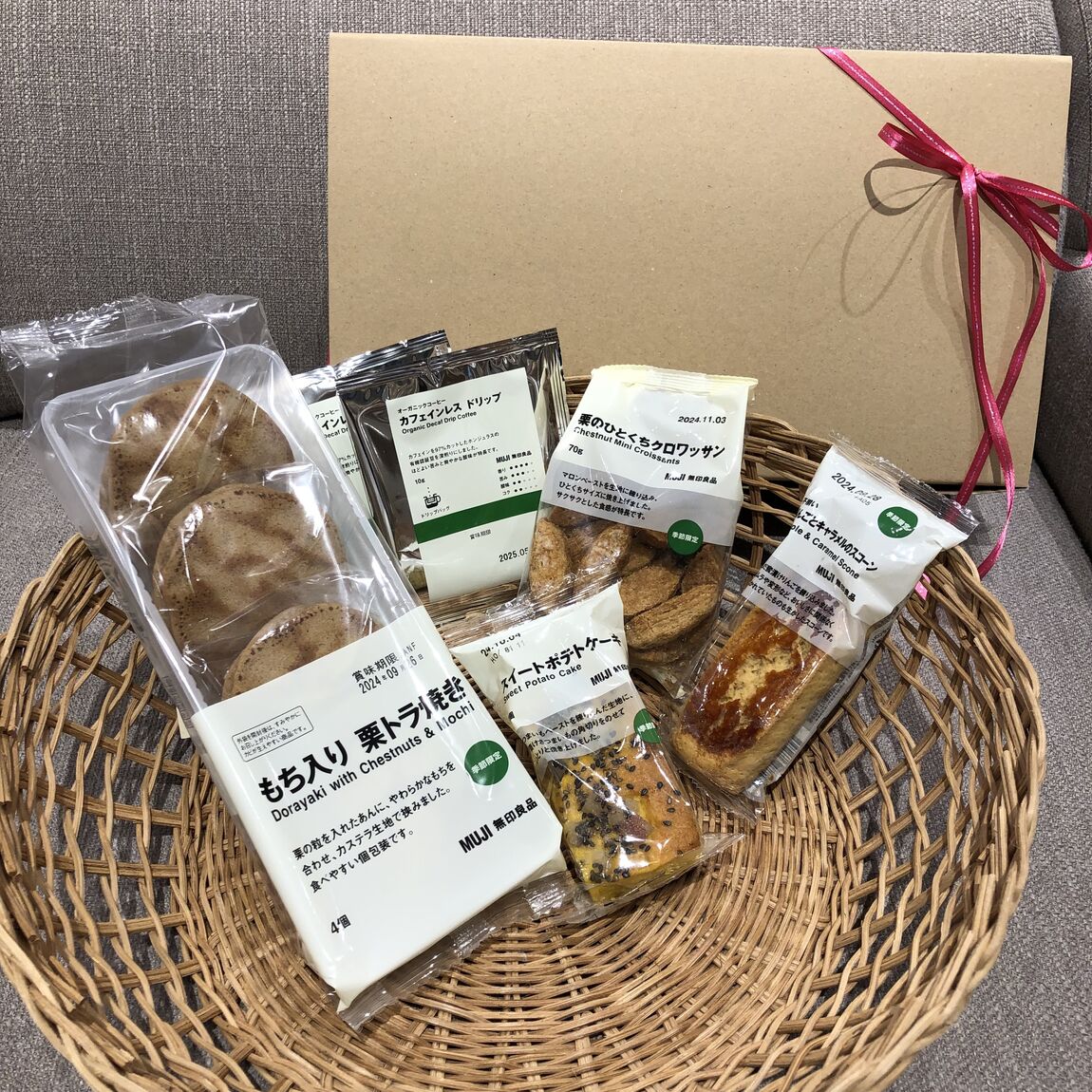 お菓子とギフト包装の写真