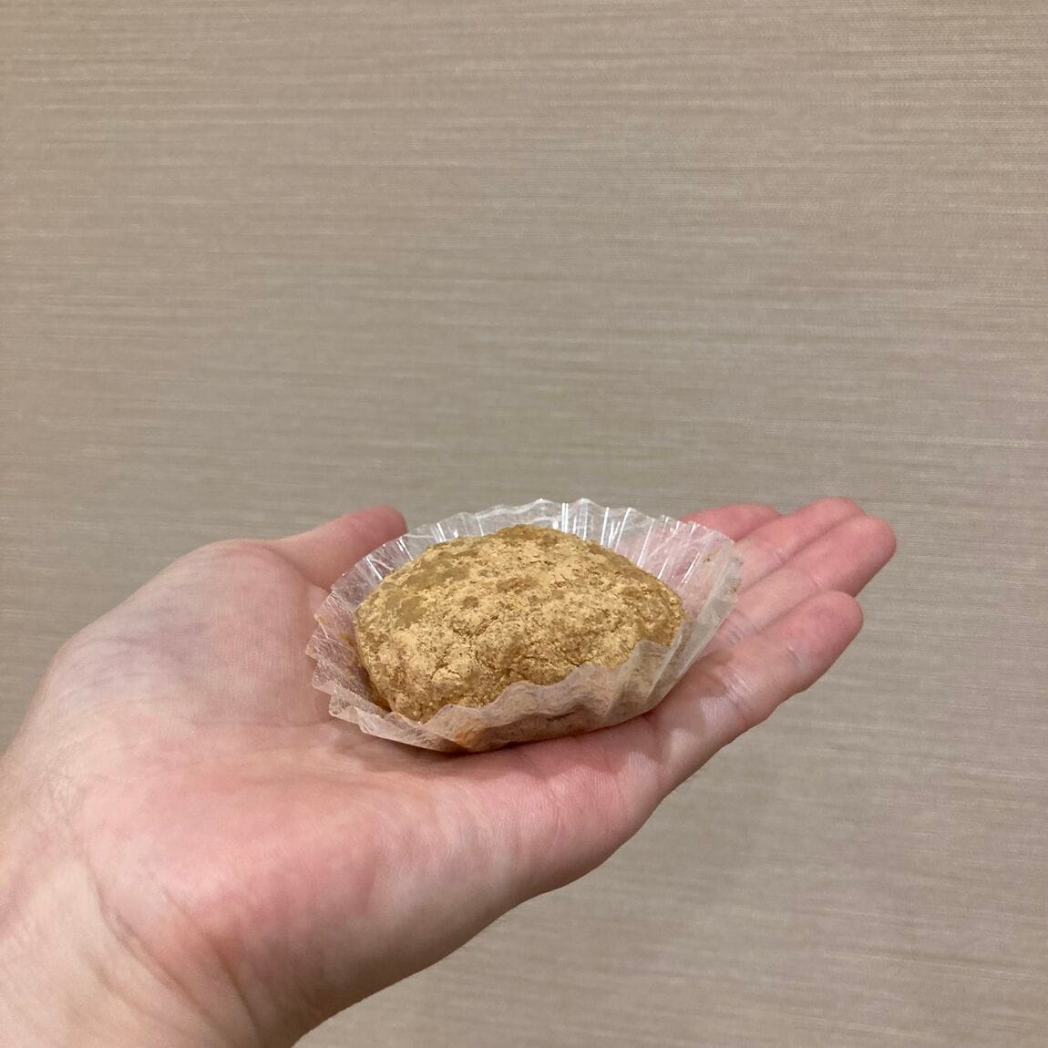 おはぎを手にのせた写真