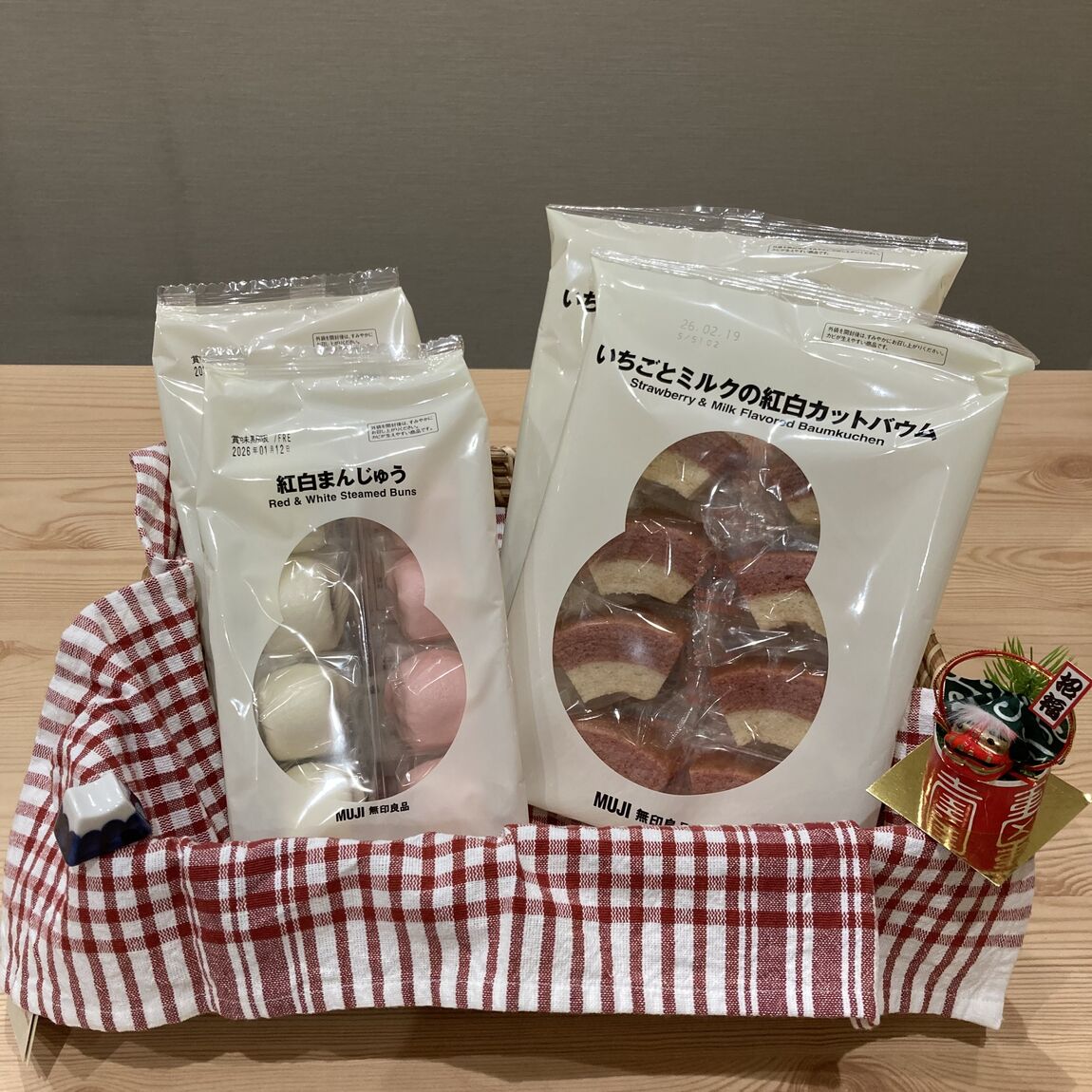 紅白のお菓子の写真