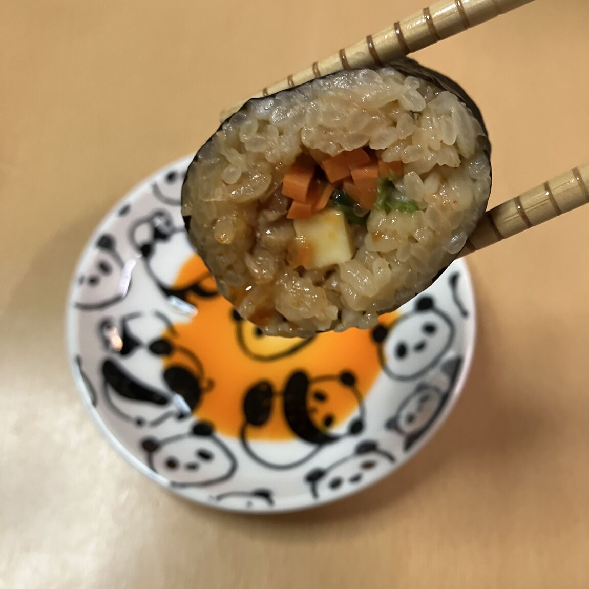 キンパにラー油に付けた写真