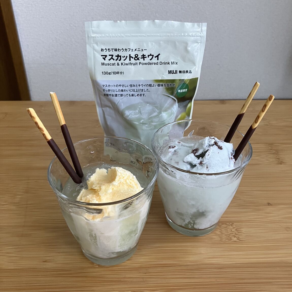 ドリンクにアイスをのせた写真