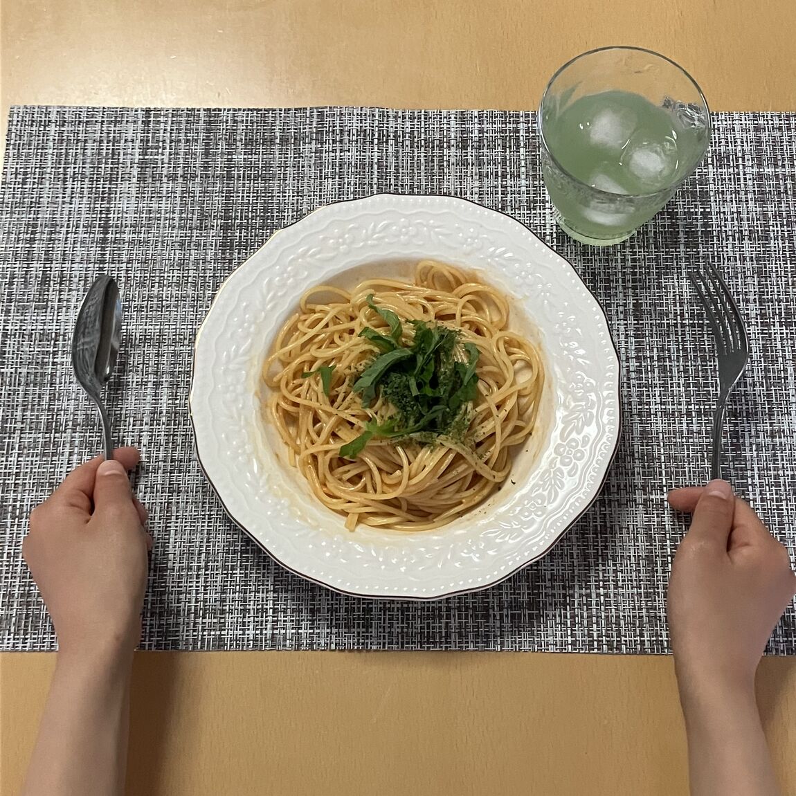 パスタとドリンクの写真